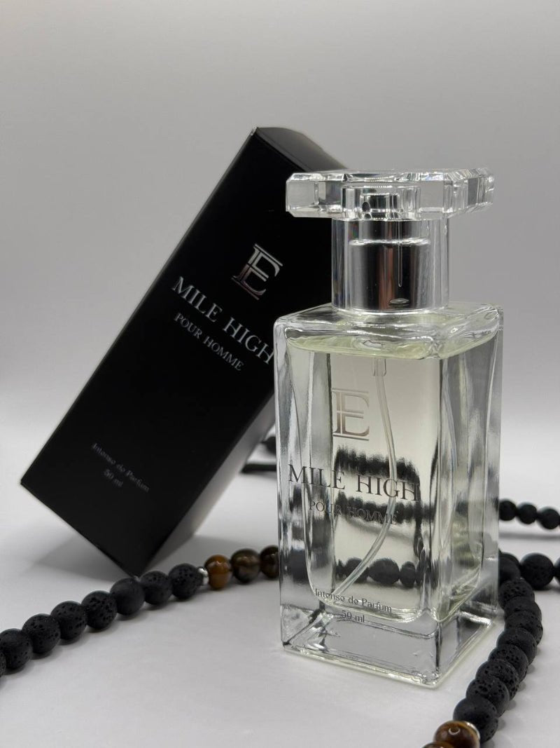 Luxus-Parfum Mile High mit eleganter Glasflasche und schwarzem Etui – verführerischer Herrenduft mit Pheromonen für Stil, Präsenz und Ausstrahlung.

