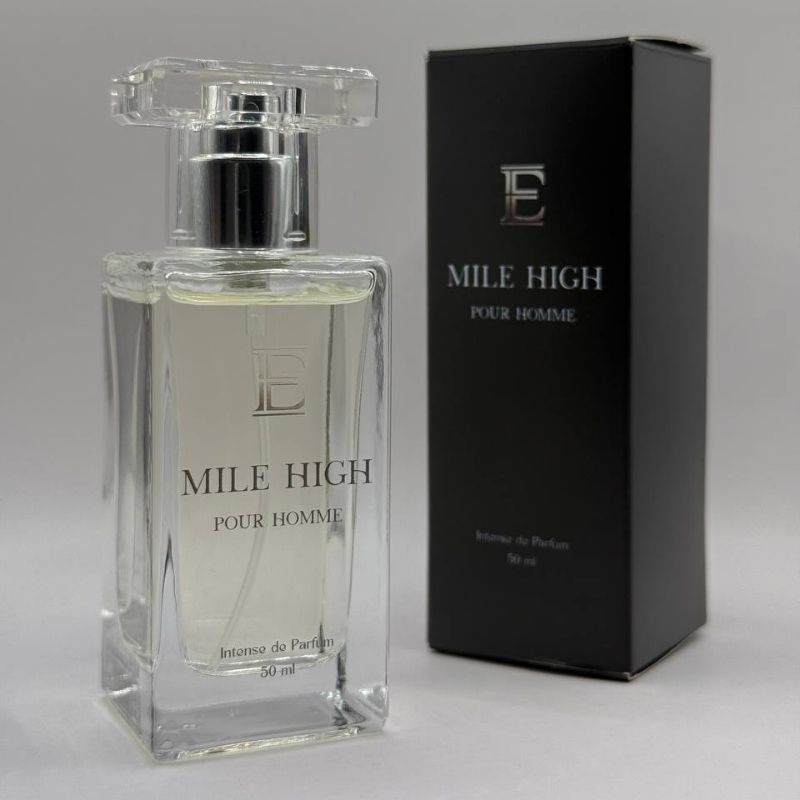Mile High Parfum – luxuriöser Herrenduft mit Pheromonen, edler Flakon mit schwarzer Verpackung, aufgenommen auf weißem Hintergrund
